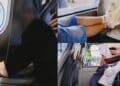Cagliari, incivili a bordo dei bus: piedi nudi sui sedili e sigarette elettroniche in bocca