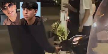 Cagliari, fiori e tanti ragazzini stringono il palo della luce dove sono deceduti Gabriele e Filippo
