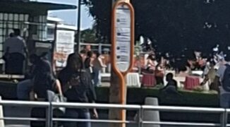 Cagliari, pretendono di viaggiare senza biglietto, tre stranieri scappano in piazza Matteotti e strattonano un controllore del Ctm