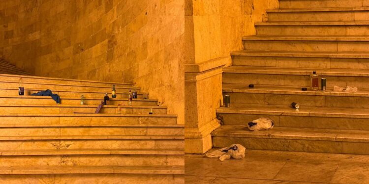 Cagliari, fiumi di alcol nei gradini del Bastione e docce improvvisate nelle piazze Matteotti e del Carmine