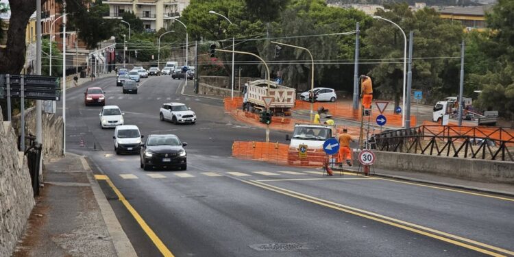 Cagliari, tutto pronto per la nuova rotatoria in piazza d’Armi: ultimi test con i bus e poi addio semafori