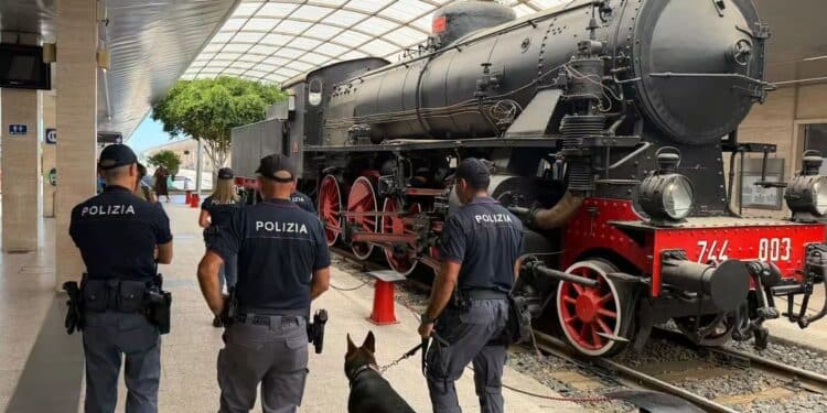 Cagliari, i cani poliziotto alla stazione ferroviaria per un controllo straordinario