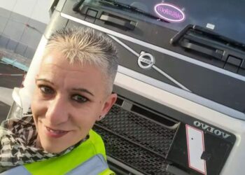 Cagliari, Alessia e il suo sogno: a 48 anni ha raggiunto il suo obiettivo, quello di guidare un autoarticolato