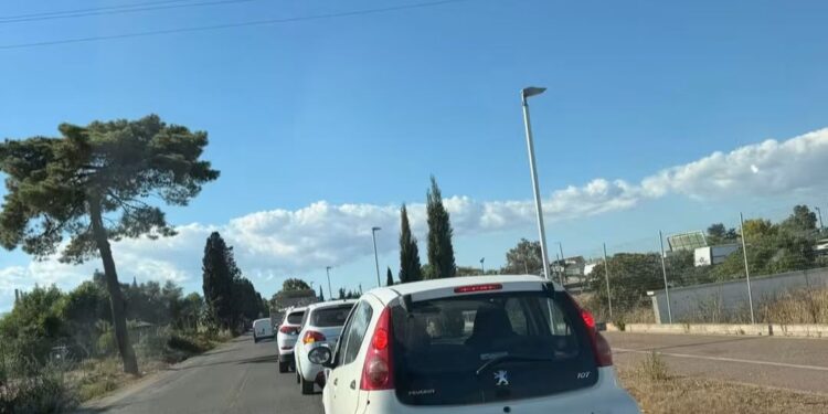 Assemini, la prenotazione per conferire all’ecocentro non risolve file e pericoli