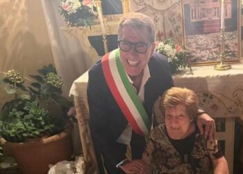 Quartucciu in festa per Zia Delfina Tidu: 100 anni e una maxi torta per questo traguardo straordinario