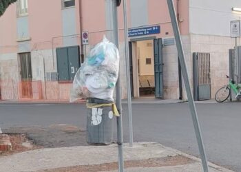 Villasor, cestini in strada scambiati per cassonetti: il sindaco richiama al decoro