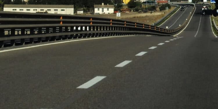 San Sperate, gruppo di migranti attraversa la statale 131 durante la notte: vivi per miracolo