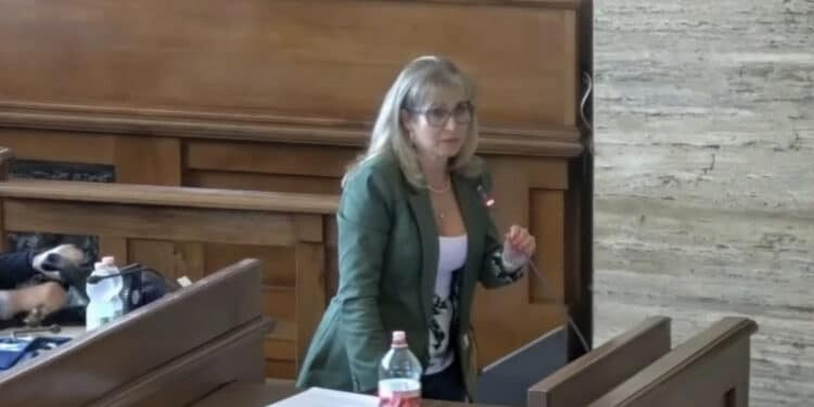 Scuole cagliaritane roventi, l’allarme di Stefania Loi: ” I nostri bambini non possono soffocare dal caldo”
