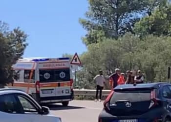 Torre delle Stelle, frontale moto contro auto: centauro in ospedale