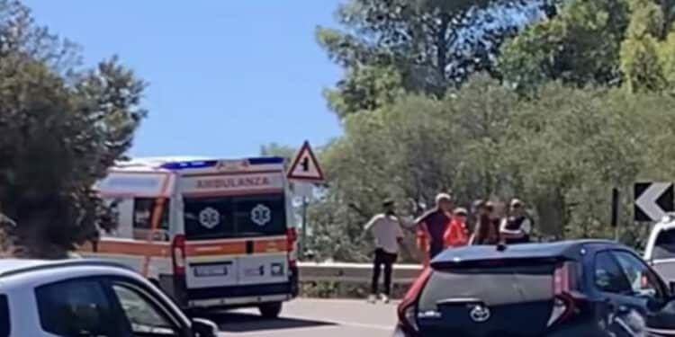 Torre delle Stelle, frontale moto contro auto: centauro in ospedale
