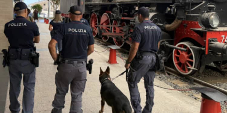 Stazione di Cagliari, blitz della Polizia: maxi controlli per 189 passeggeri, bagagli al setaccio