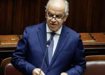 Molesta una 13enne in un mini market e viene scarcerato dopo 2 giorni, Piantedosi: “Possibile revoca della protezione speciale”