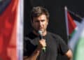 Alessandro Di Battista operato a L’Avana: “Sta affrontando al meglio il post intervento”