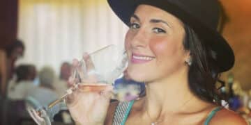 Ritrovata senza vita nella piscina di casa dalla madre, muore a soli 36 anni la cagliaritana Antonella Lentini