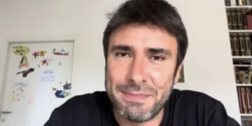 Alessandro Di Battista sta tornando a casa: “Buon rientro, Ale!”