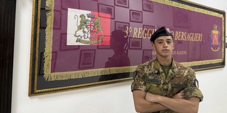 Cagliari, è un militare della Brigata Sassari l’angelo che ha salvato una 15enne da un gruppo di molestatori in piazza Matteotti