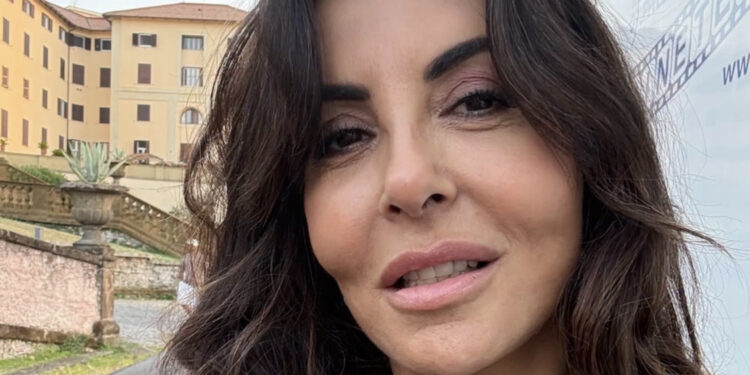 Sabrina Ferilli perseguitata e minacciata per mesi da uno stalker: chiesto processo per un 36enne