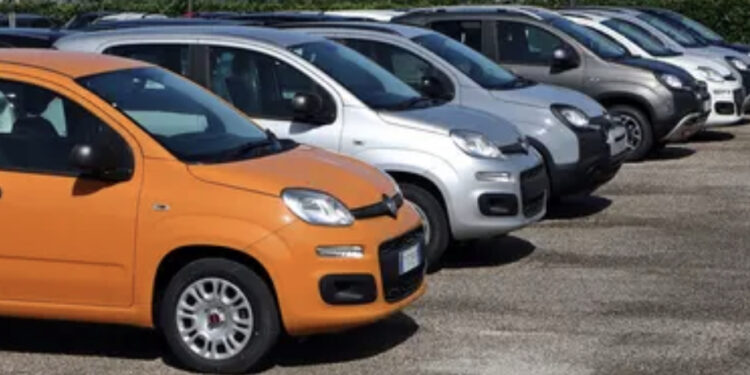 Abolito il bollo auto per vetture e moticicli di piccola e media potenza, Meloni: “Cancellata la tassa più odiata”