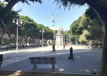 Cagliari, corriere derubato in Piazza del Carmine: “Aiutatemi senza patente non posso lavorare”