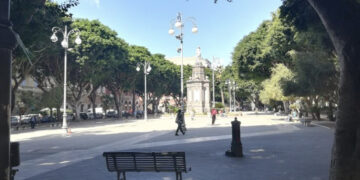Cagliari, corriere derubato in Piazza del Carmine: “Aiutatemi senza patente non posso lavorare”