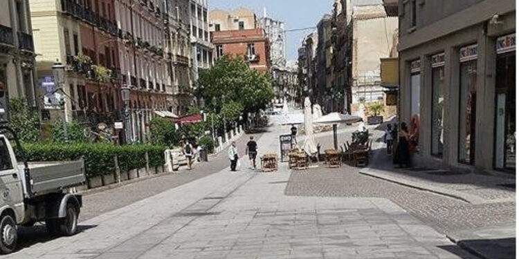Cagliari, in via Azuni ennesima rissa tra stranieri e scoppia il caos, residenti preoccupati: “Non ce la facciamo più”