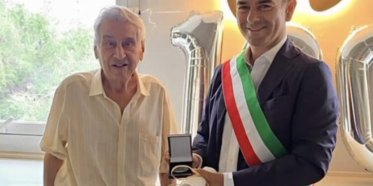 Cagliari, Giuseppe Spissu compie 100 anni: gli auguri del sindaco Massimo Zedda