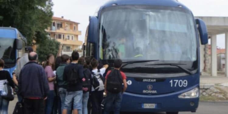 Villa San Pietro, salta la linea rossa per gli studenti pendolari diretti a Cagliari: alunni a casa e genitori in rivolta