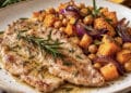 La cultura nel piatto, scaloppine di vitello al rosmarino con zucca arrosto, cipolla rossa e ceci croccanti