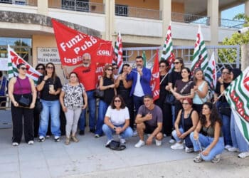 Quartu, sit-in dei lavoratori a Villa Maria: “Servono interventi immediati”