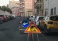 Via Monte Santo, tombino scomparso da mesi: “Le strade fanno schifo e si pensa alle piste ciclabili”