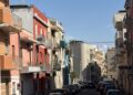 Nel ring di Is Mirrionis, paura in via Ogliastra dopo la lite tra stranieri: un uomo accoltellato a una natica
