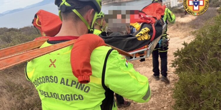 Cagliari, escursionista stremato lancia sos dalla Sella del Diavolo: salvato dal soccorso alpino