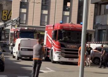 Cagliari, fuga di gas in viale Diaz: strada chiusa e vigili del fuoco in azione