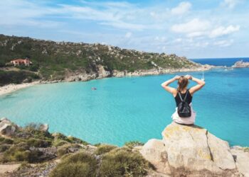 Cagliari, il mare non basta più: “Navette serali e taglio alla Tari per far crescere il turismo”