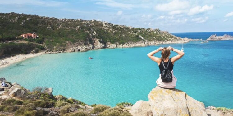 Cagliari, il mare non basta più: “Navette serali e taglio alla Tari per far crescere il turismo”