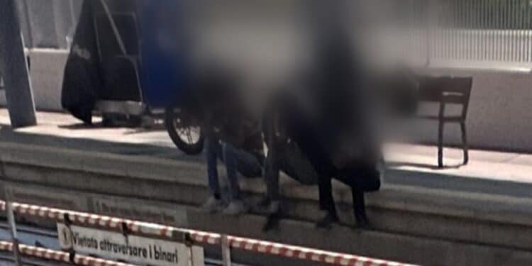 Villasor, attendono il treno seduti sulla banchina: ecco come tre giovanissimi giocano con la vita