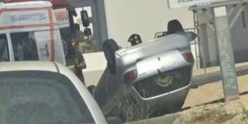 Settimo San Pietro, auto si capovolge nell’incrocio del supermercato: traffico in tilt
