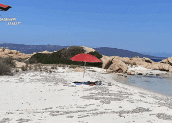 Asinara, con l’ombrellone nella zona interdetta: ancora un turista sanzionato dai carabinieri