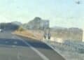 Monastir, di nuovo a spasso sulla Ss 131: due uomini a piedi sulla corsia di emergenza