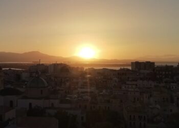 Cagliari, spunta un coltello sul bus per il Poetto: “Uno straniero fermato all’ultimo da un gesto criminale”