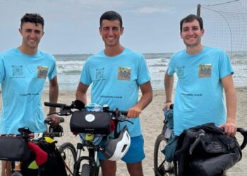 Pedalando per bene: tre ragazzi attraversano la Sardegna in bicicletta per sostenere la ricerca contro tumori e leucemie