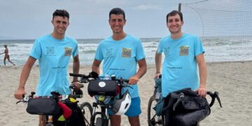 Pedalando per bene: tre ragazzi attraversano la Sardegna in bicicletta per sostenere la ricerca contro tumori e leucemie