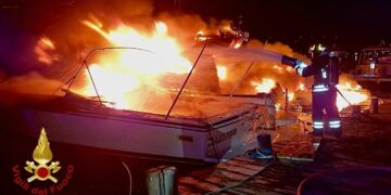 A Porto Rotondo strage di barche nella notte: incendiate e distrutte