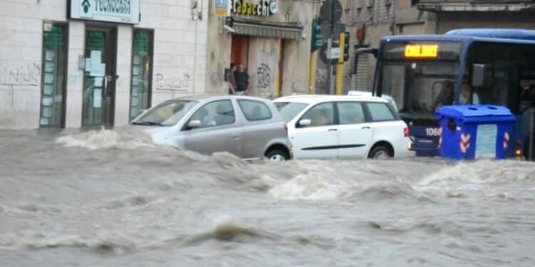 Allarme a Cagliari per la caditoie sporche: “Non aspettiamo un’altra alluvione per intervenire”