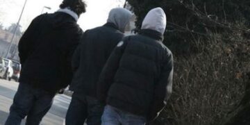 Baby gang in azione a Selargius: spedizione punitiva contro un ragazzo con sassi, spranghe e coltelli