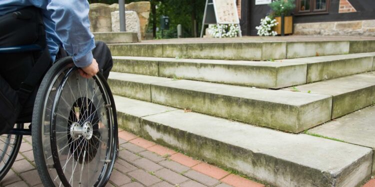 Cagliari, via le barriere architettoniche: un milione di euro per abbattere ostacoli e rendere gli spazi più accessibili