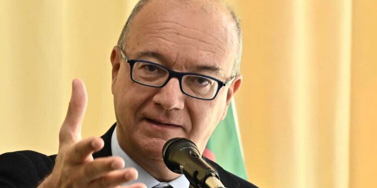 No ai compiti assegnati alle 8 di sera e a più verifiche in un giorno: Valditara gioca d’anticipo