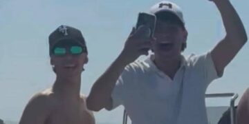 Immenso dolore per i due 18enni morti in scooter al Poetto, il papà di Filippo: “La mia vita si è fermata”