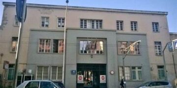 Cagliari, bufera sul Santissima Trinità: “Infermieri e oss spostati a gestire le chiamate delle ambulanze”