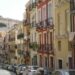 Cagliari, cittadini detective in via Azuni segnalano un luogo pubblico usato come dormitorio